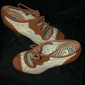 Gianni BINI Lace up heels